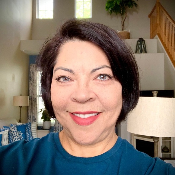 Meet your Posher, Raphaella - Picture 1 of 1